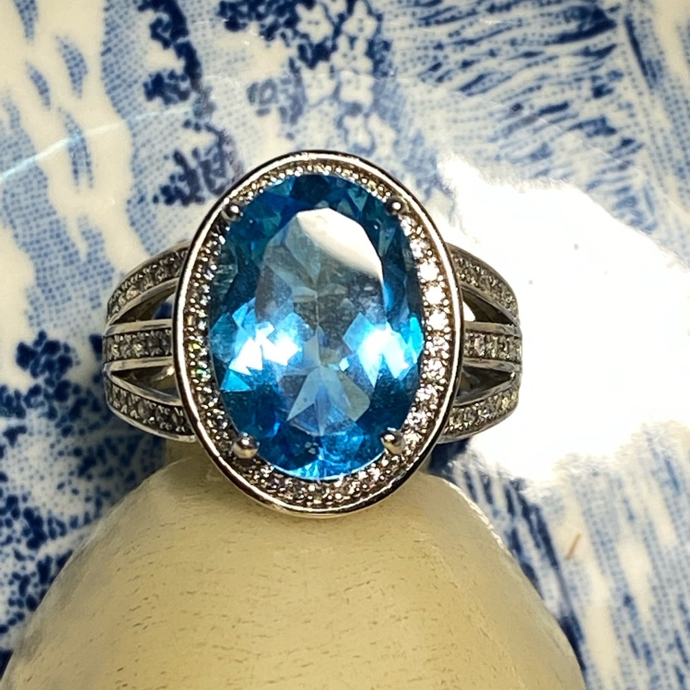 Swiss Blue Topaz ring❄️